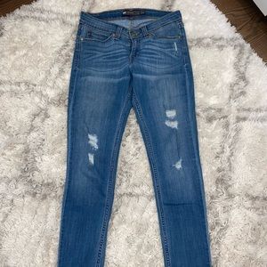 Levi’s Demi Curve low rise skinny jean 9/29